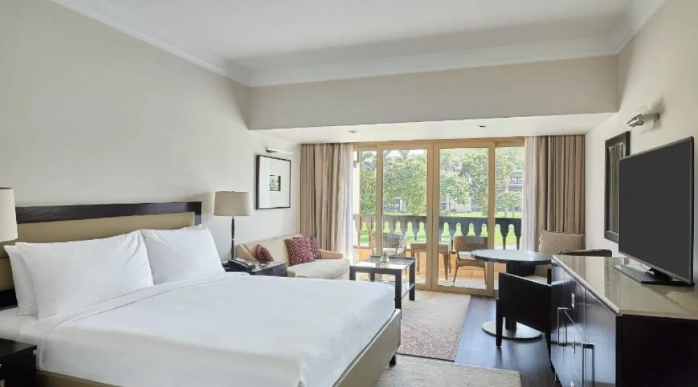 Deluxe Partial Pyramid View Room with with One King Bed at Marriott Mena House Cairo