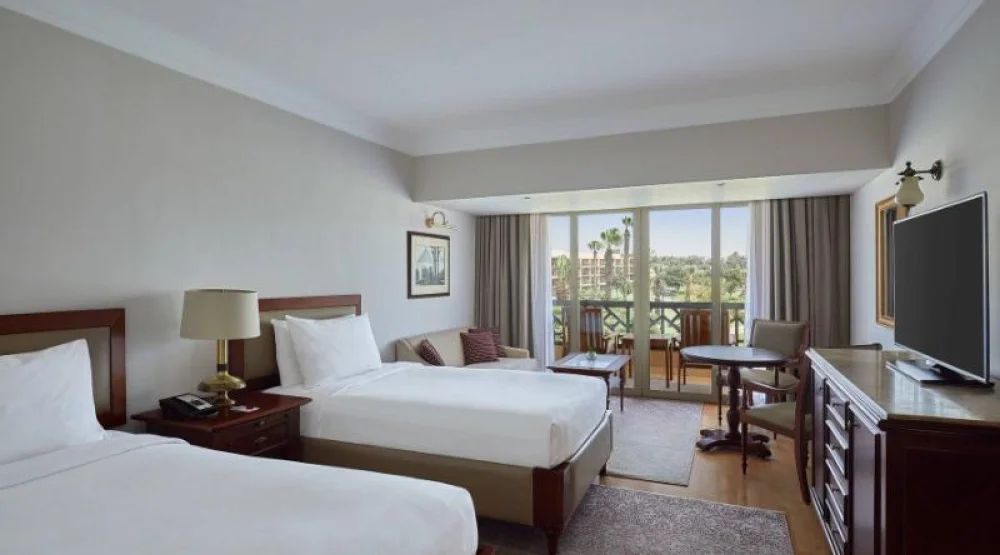 Deluxe Guest Room, Two Twin, Partial Pyramid View, Balcony at Marriott Mena House Cairo
