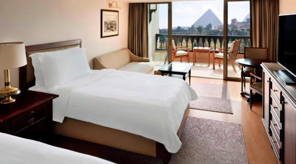Deluxe Guest Room, Two Twin, Premium Pyramids View at Marriott Mena House Cairo