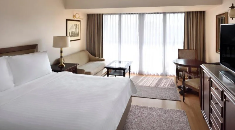 Deluxe Guest Room, One King, Premium Pyramids View, Balcony at Marriott Mena House Cairo