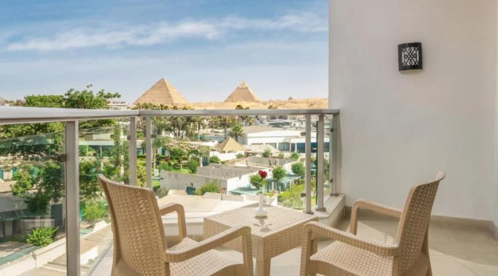 Deluxe Side Pyramids View Room at Steigenberger Pyramids Cairo
