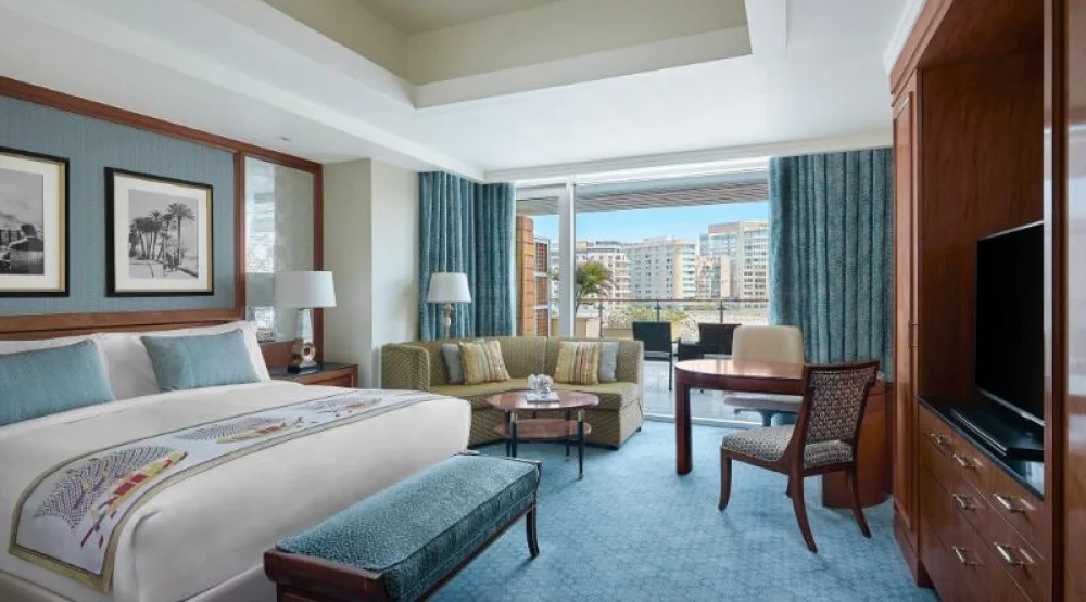 Deluxe Guest Room, One King, Terrace at The Nile Ritz-Carlton Cairo