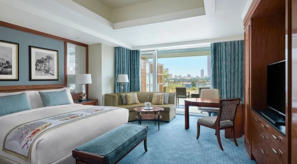 Deluxe Guest Room, One King, Nile View, Terrace at The Nile Ritz-Carlton Cairo