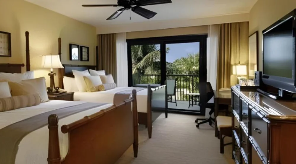 Hawks Cay Guestroom - One King at Hawks Cay Resort