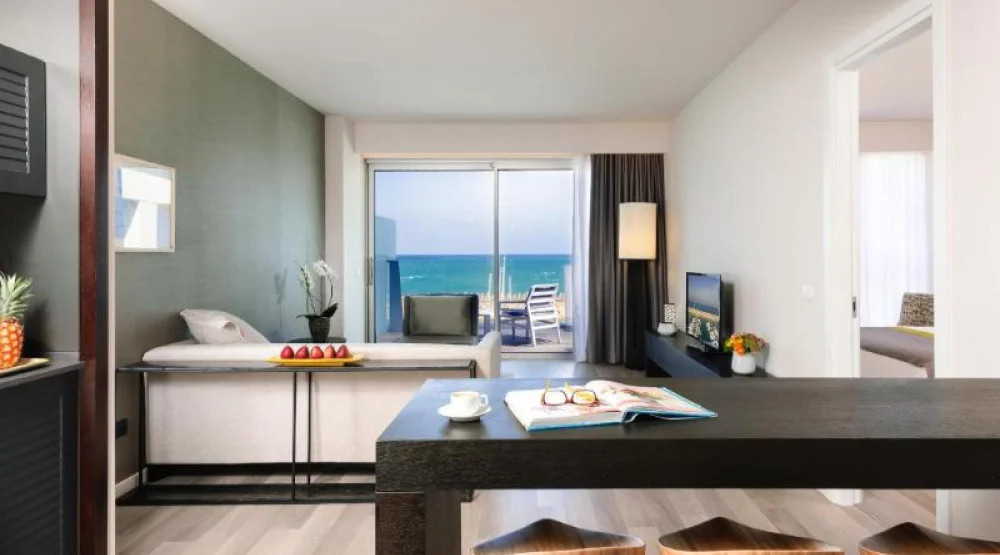 Executive Suite Pool View at Herods Herzliya