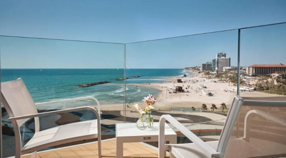 Superior, Guest Room, One Queen, Partial Sea View, Corner Room, Balcony at The Ritz-Carlton Herzliya