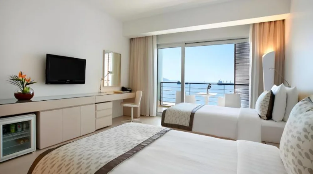 Deluxe Room Twin Beds at Kempinski Hotel Aqaba Red Sea