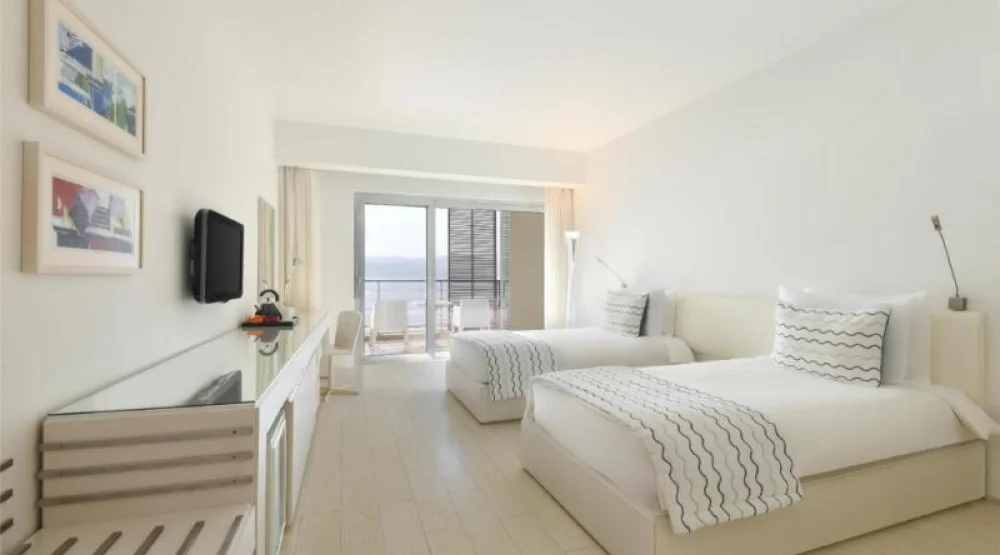 Panoramic Club Room Twin Beds at Kempinski Hotel Aqaba Red Sea