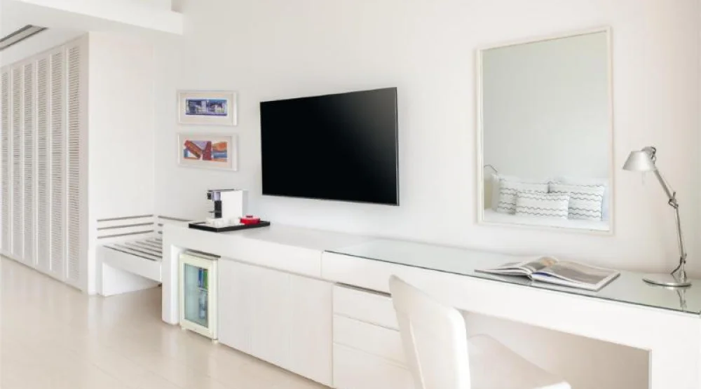 Premier Club Room King Size Bed at Kempinski Hotel Aqaba Red Sea