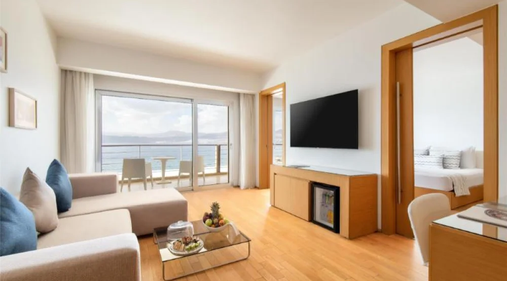 Executive Deluxe Suite King Size Bed at Kempinski Hotel Aqaba Red Sea