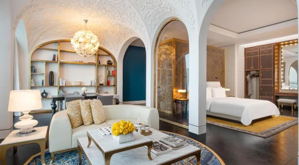 Crescent Signature Suite at Raffles Doha