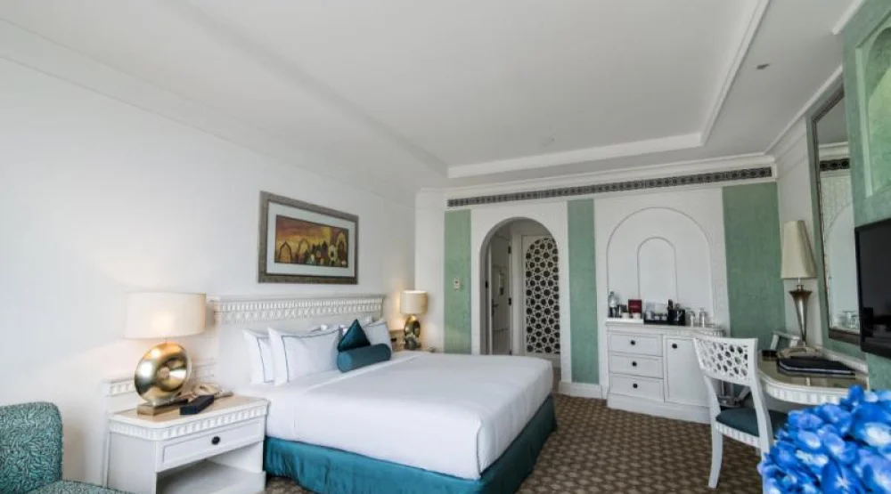 Tower King, Guest Room, One King, Partial Ocean View at Al Habtoor Grand Resort Autograph Collection