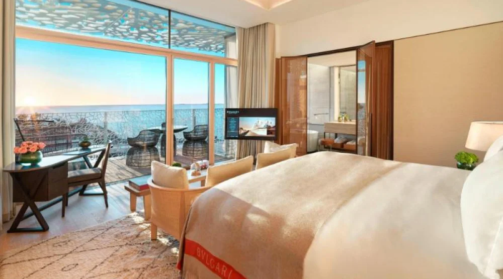 Deluxe Room, Guest Room, One King, Beach View, Balcony at Bvlgari Resort Dubai