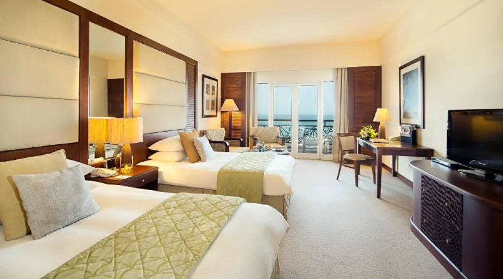 Deluxe Grand Twin Room at Danat Jebel Dhanna Resort