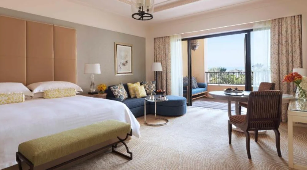 Deluxe Partial Sea View Room with King Bed at Four Seasons Resort Dubai At Jumeirah Beach