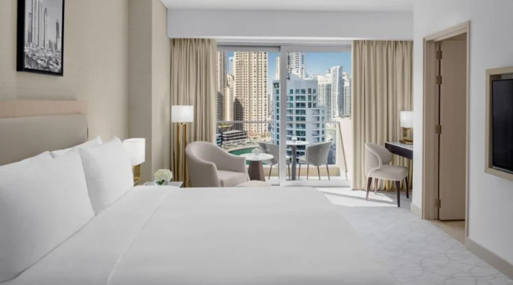 Executive, Club Level, Guest Room, One King, City View, Balcony at JW Marriott Hotel Marina