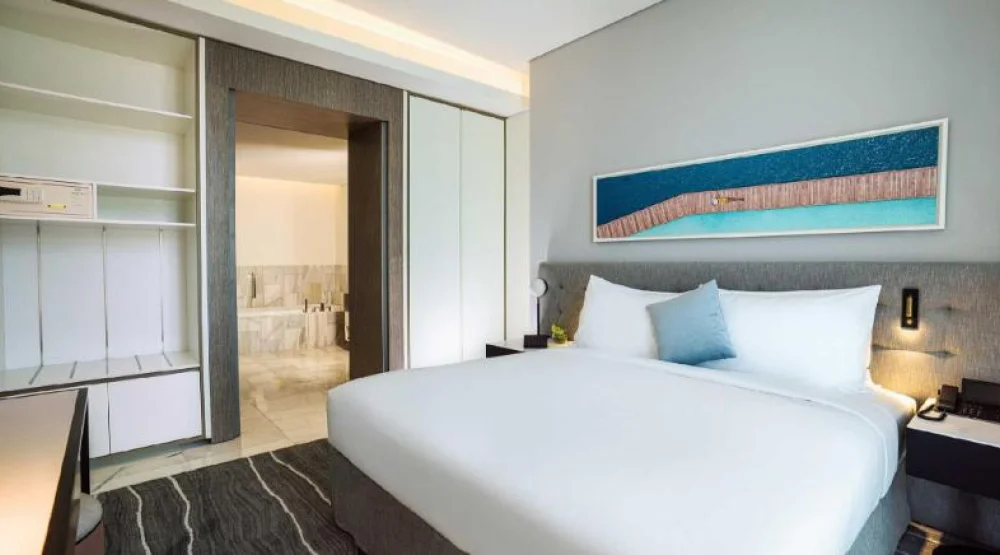 One King Deluxe Arabian Sea View at Th8 Palm Dubai Beach Resort Vignette Collection