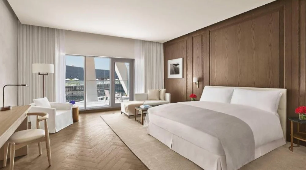 Deluxe Guest Room, One King, Marina View at The Abu Dhabi Edition
