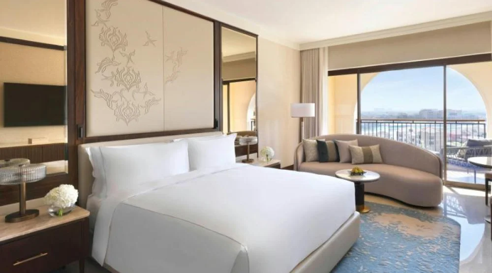 Deluxe King, Deluxe Guest Room, One King at The Ritz-Carlton Abu Dhabi Grand Canal