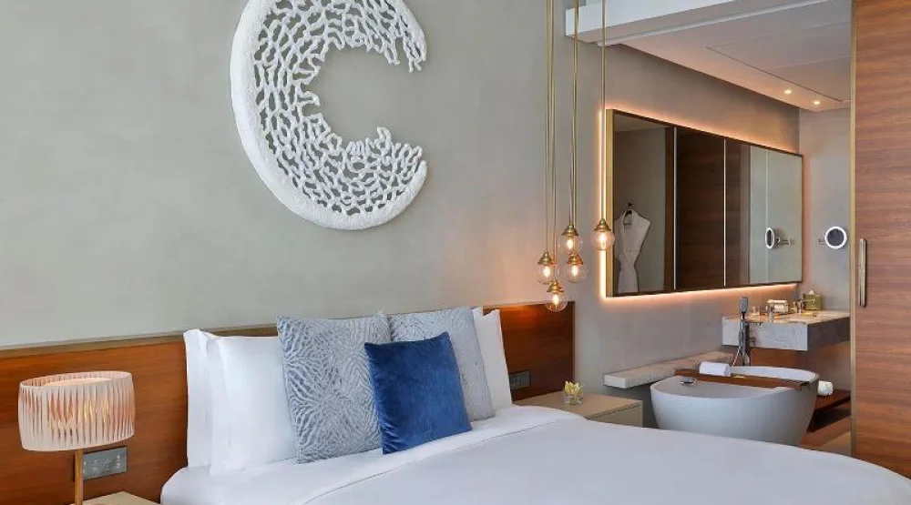 Deluxe King Room, Guest Room, One King, Dubai Canal View at The St. Regis Downtown Dubai