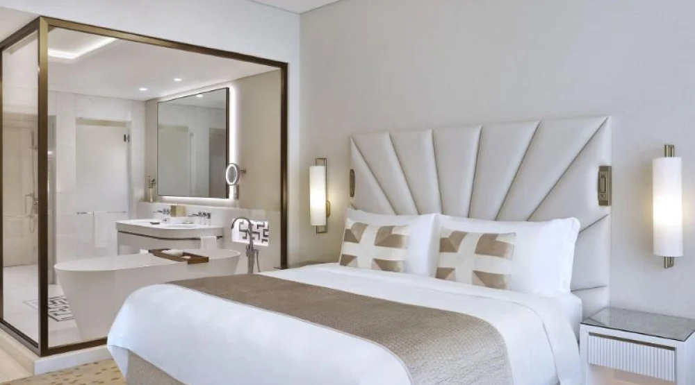 Grand Deluxe King Room, Guest Room, One King, Partial Sea View, High Floor at The St. Regis Dubai The Palm
