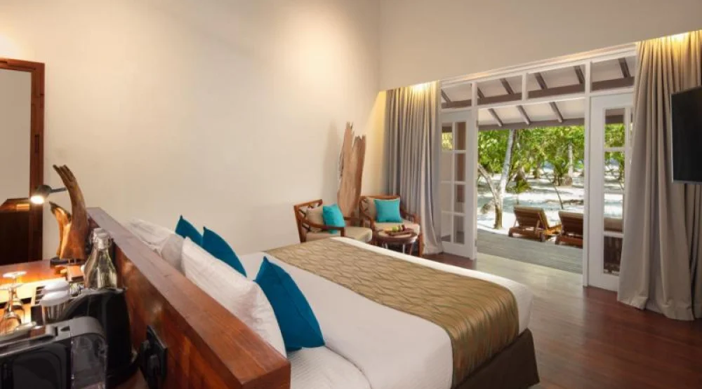 Deluxe Jacuzzi Beach Villa at Adaaran Select Meedhupparu