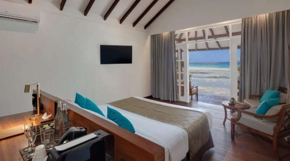 Sunset Deluxe Beach Villa at Adaaran Select Meedhupparu
