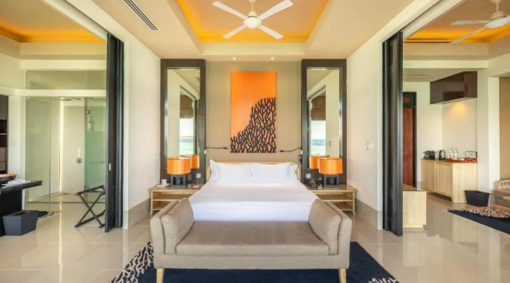 Inocean Villa with Infinity Pool at Angsana Velavaru