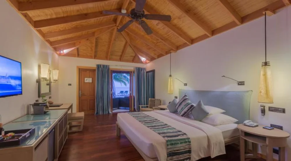 Jacuzzi Beach Villa at Vilamendhoo Island Resort & Spa
