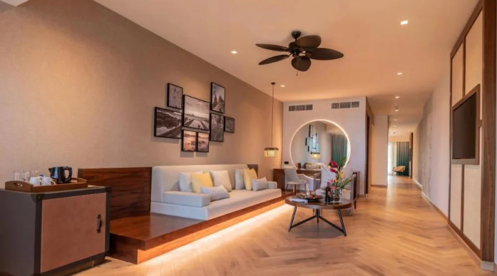 Romantic Allure, Suite, One King, Ocean View at Le Meridien Ile Maurice