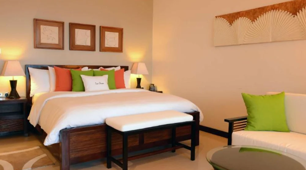 King Deluxe Room with Ocean View at Double Tree by Hilton Allamanda Resort & Spa