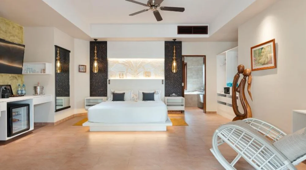 Honeymoon Suite at Le Duc De Praslin & Villas