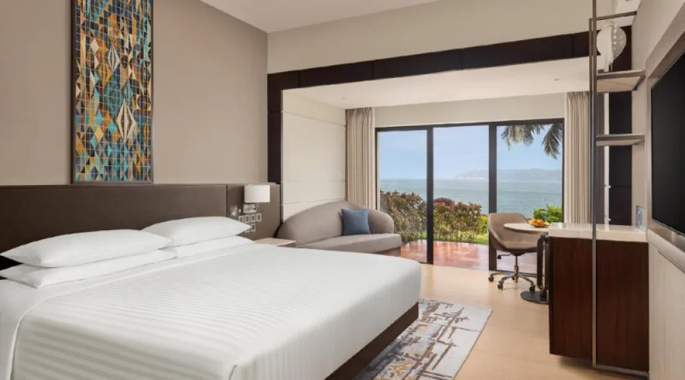 Patio, Guest Room, One King, Bay View at Goa Marriott Resort & Spa