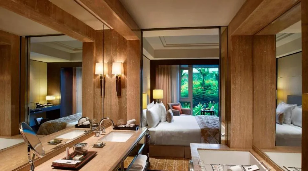 Executive Club, Guest Room, One Queen Or Two Twin, East Wing at ITC Grand Chola A Luxury Collection Hotel