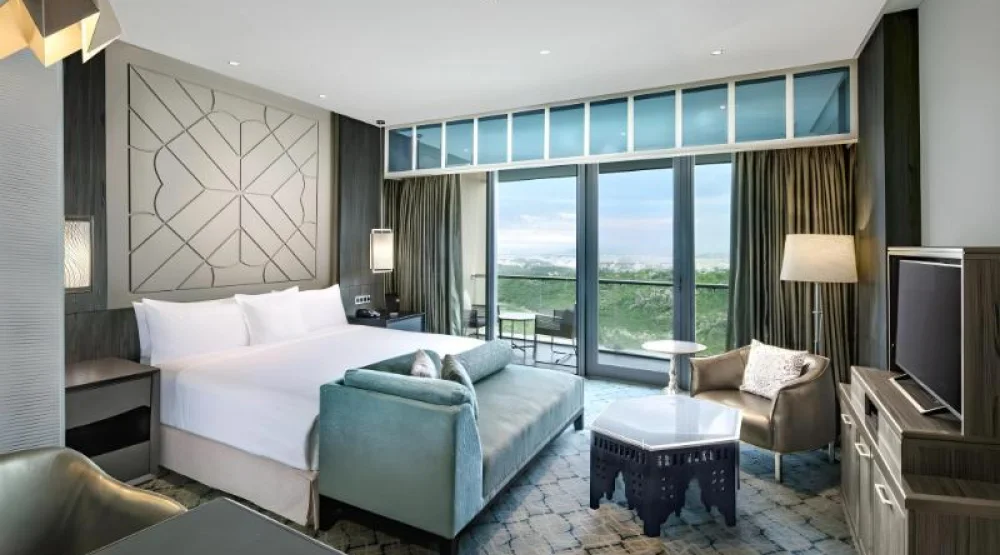 Executive Club, Guest Room, One Queen, City View at ITC Kohenur a Luxury Collection Hotel