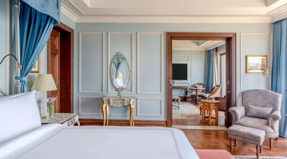 Raffles Lakeshore Manor Suite at Raffles Udaipur