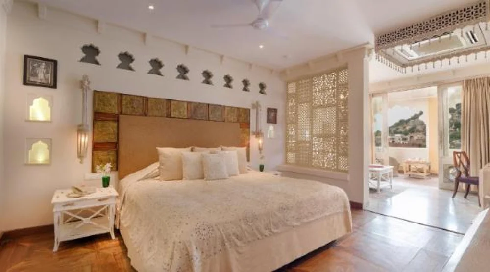 Luxury Grand Room at Rawla Narlai