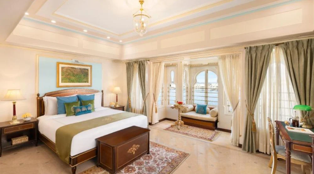 Royal Suite Lake View at Taj Fateh Prakash Palace