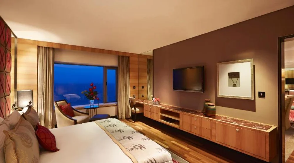 Grand Luxury Suite - High Tea, Evening Cocktails, Butler Service, Complimentary One Way Airport Transfer at Taj Lands End