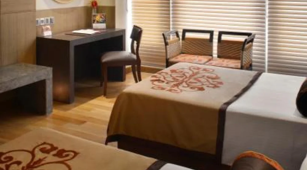 Deluxe Twin Room at The Lalit Great Eastern Kolkata