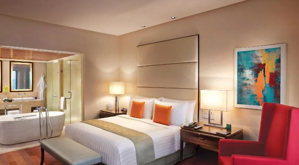 Deluxe Ocean View Suite at The Oberoi Mumbai