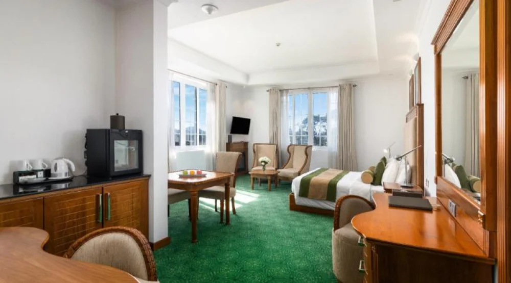 Junior Suite - City View at Araliya Green City