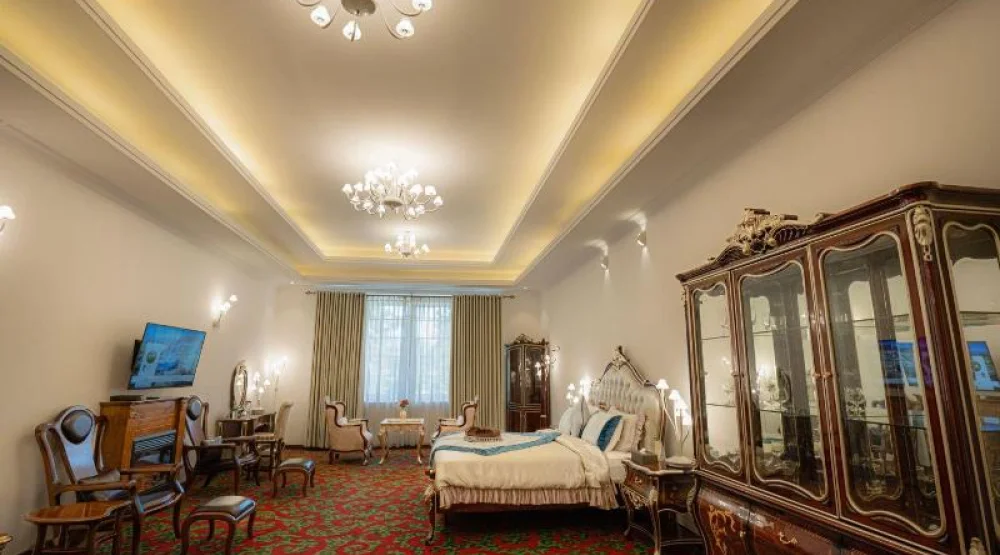 Royal Suite at Araliya Green City