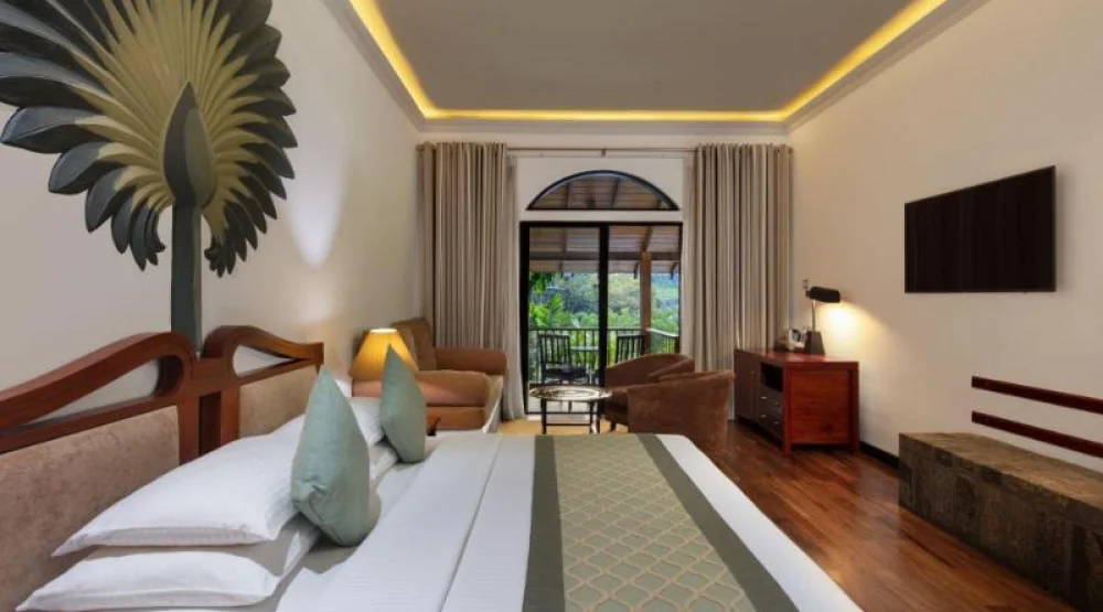 Deluxe Room at Earl's Regency