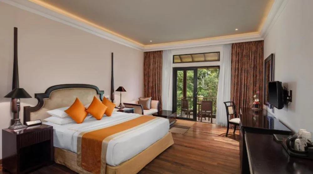 Luxury King Room at Earl's Regency