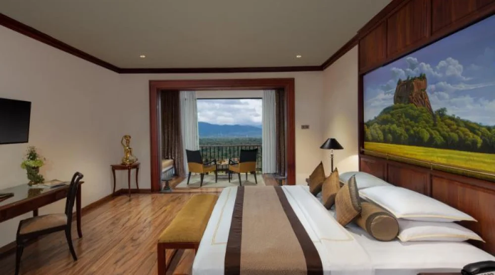 Junior Suite at Earl's Regency