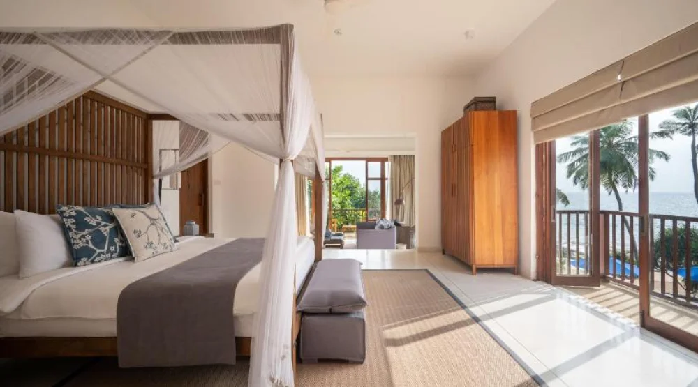 Deluxe Suite with Sea View at Kumu Beach