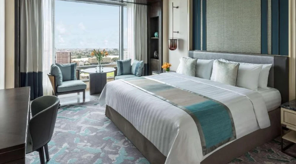 Deluxe Lake View King Room at Shangri-La Colombo