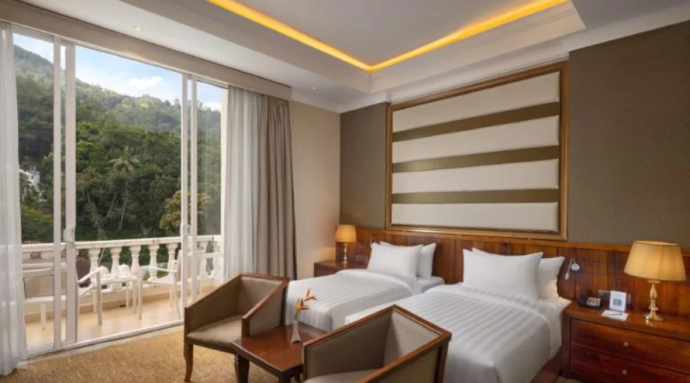 Deluxe Rooms at The Golden Crown Hotel