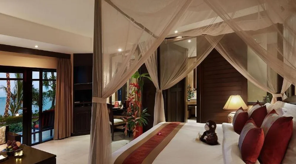 Beachfront Villa Outdoor Jacuzzi at Bo Phut Resort & Spa Hotel